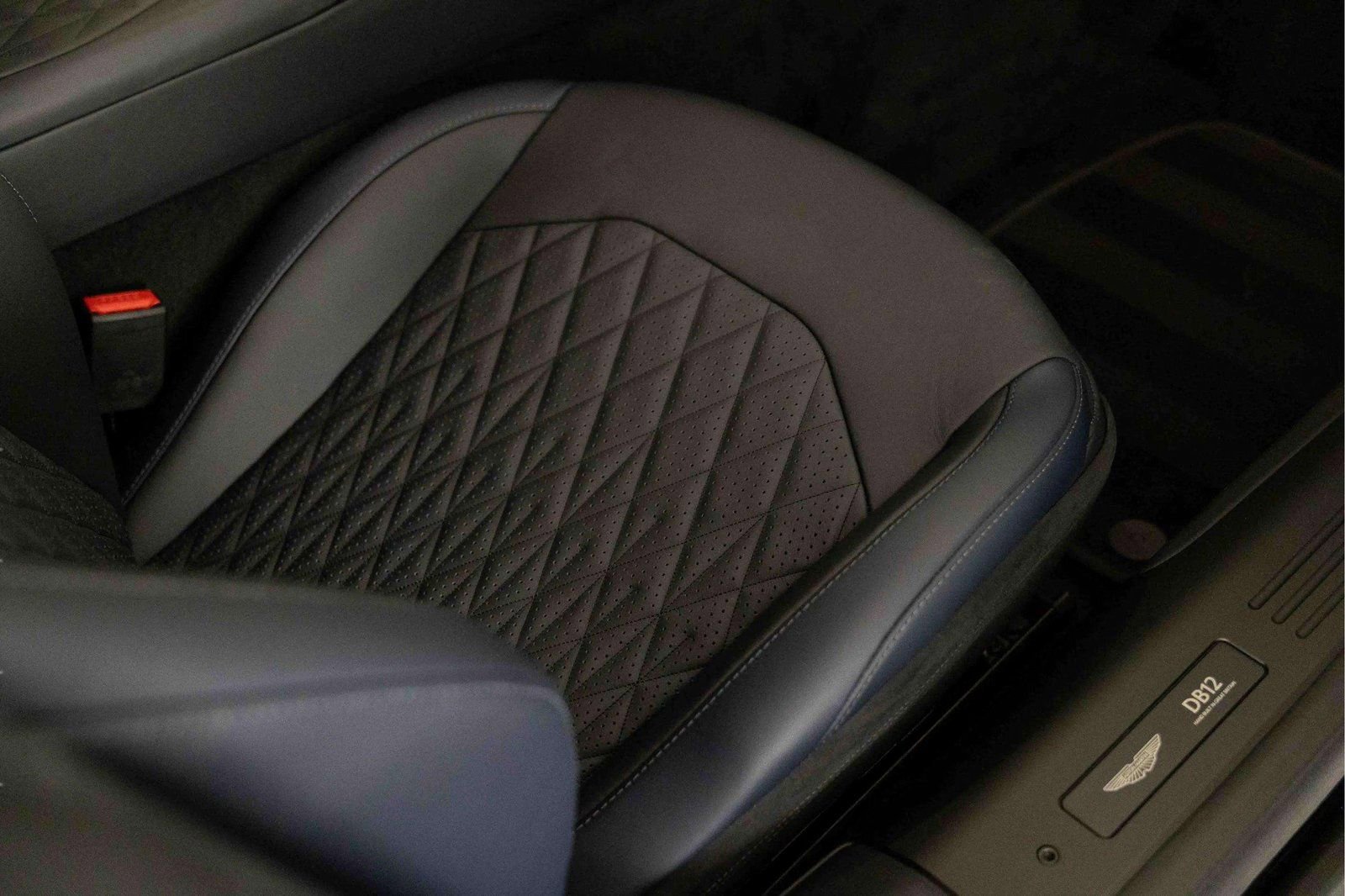 Used 2025 Aston Martin DB12 Coupe RWD image 37