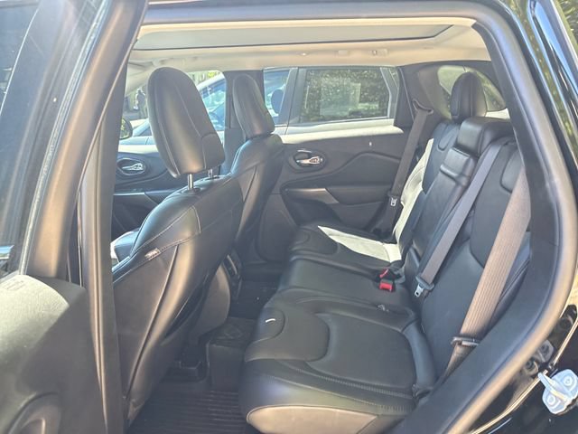 Used 2019 Jeep Cherokee Limited w/ Luxury Group AWD/4WD image 13