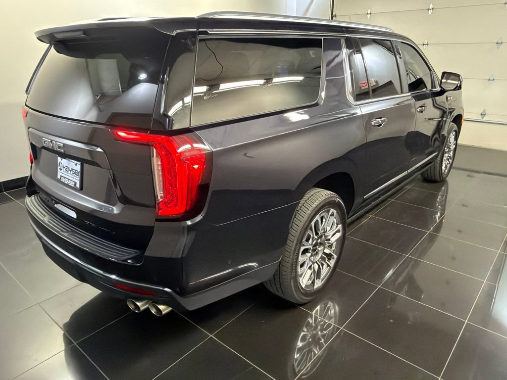 Used 2023 GMC Yukon XL Denali Ultimate AWD/4WD image 6