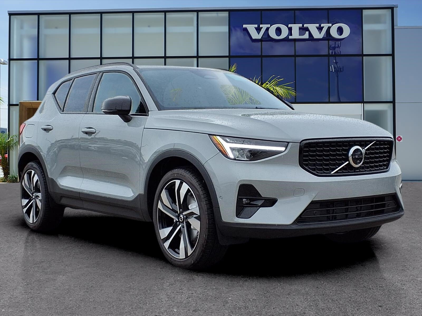 New 2026 Volvo XC40 B5 Plus w/ Protection Package Premier
