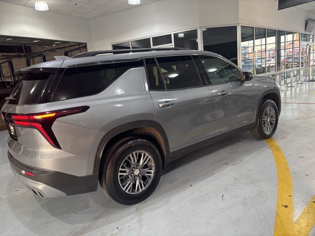 Used 2025 Chevrolet Traverse LT image 9