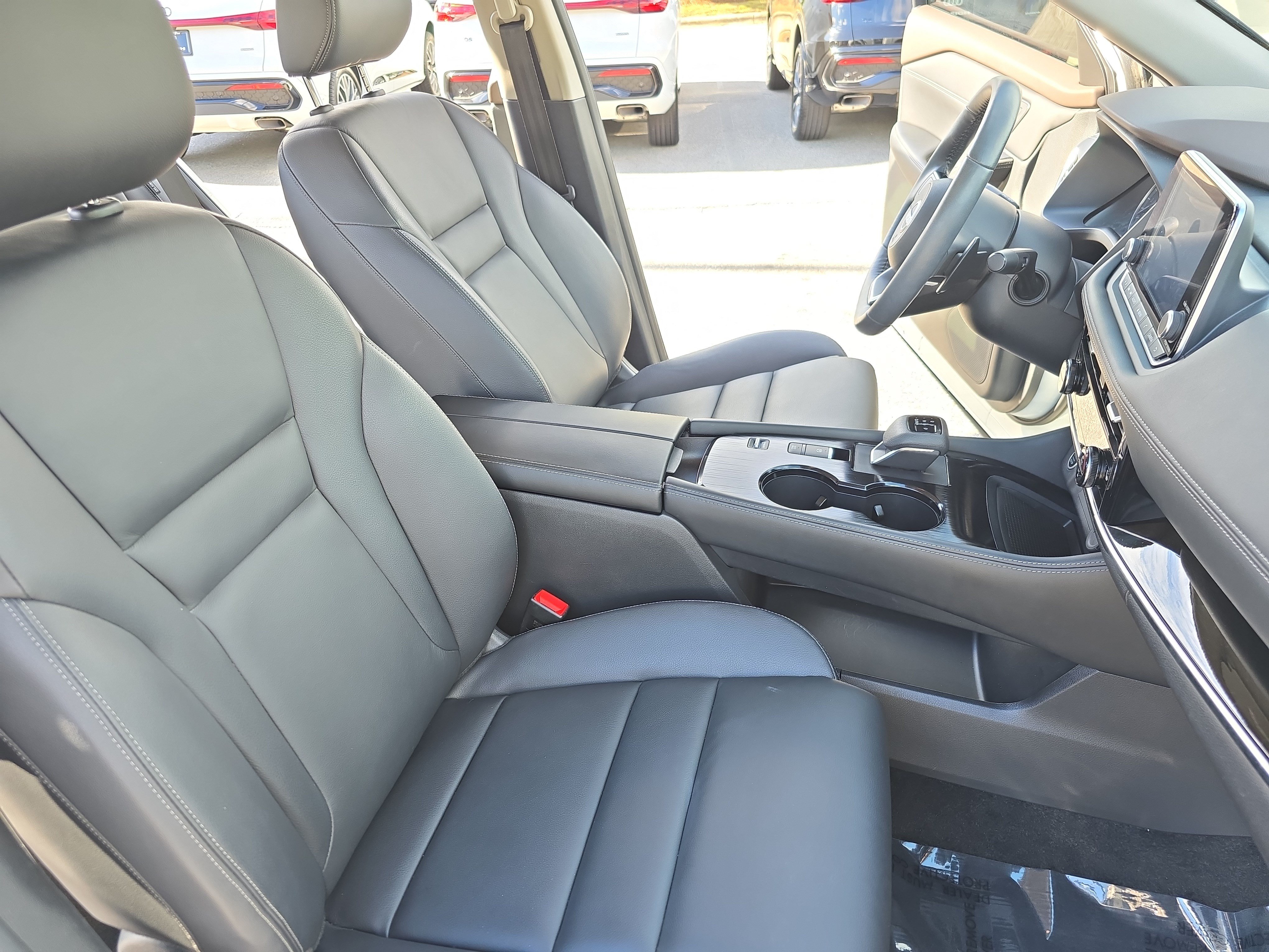 Used 2023 Nissan Rogue SL FWD image 10
