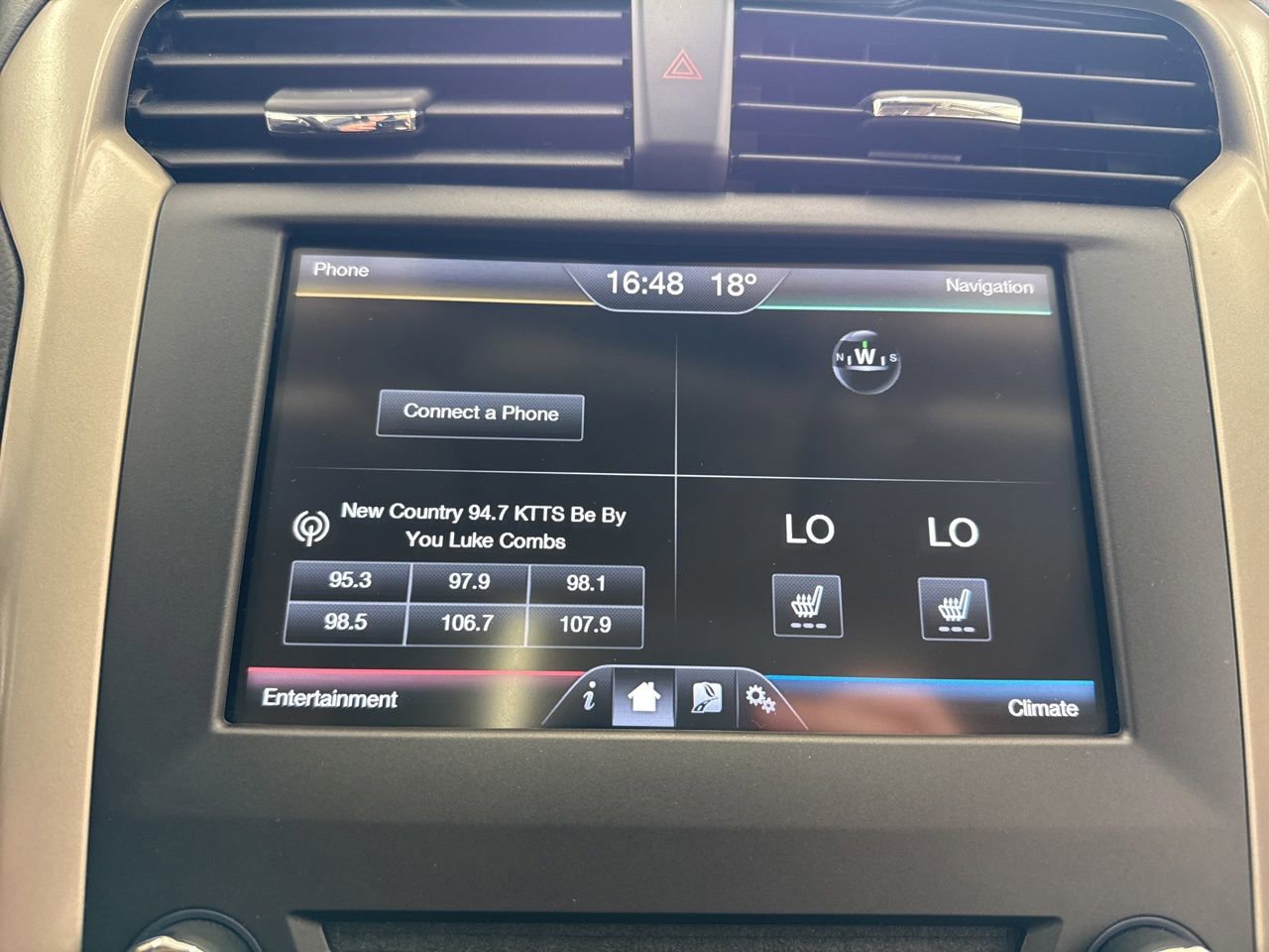 Used 2016 Ford Fusion SE w/ Equipment Group 502A FWD image 25