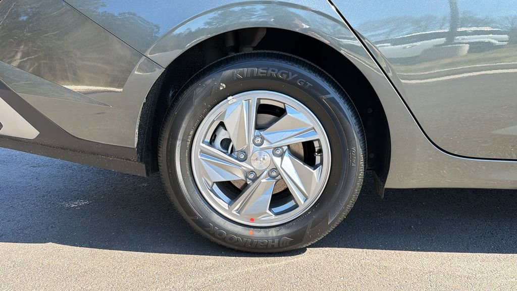 New 2026 Hyundai Elantra SE image 17