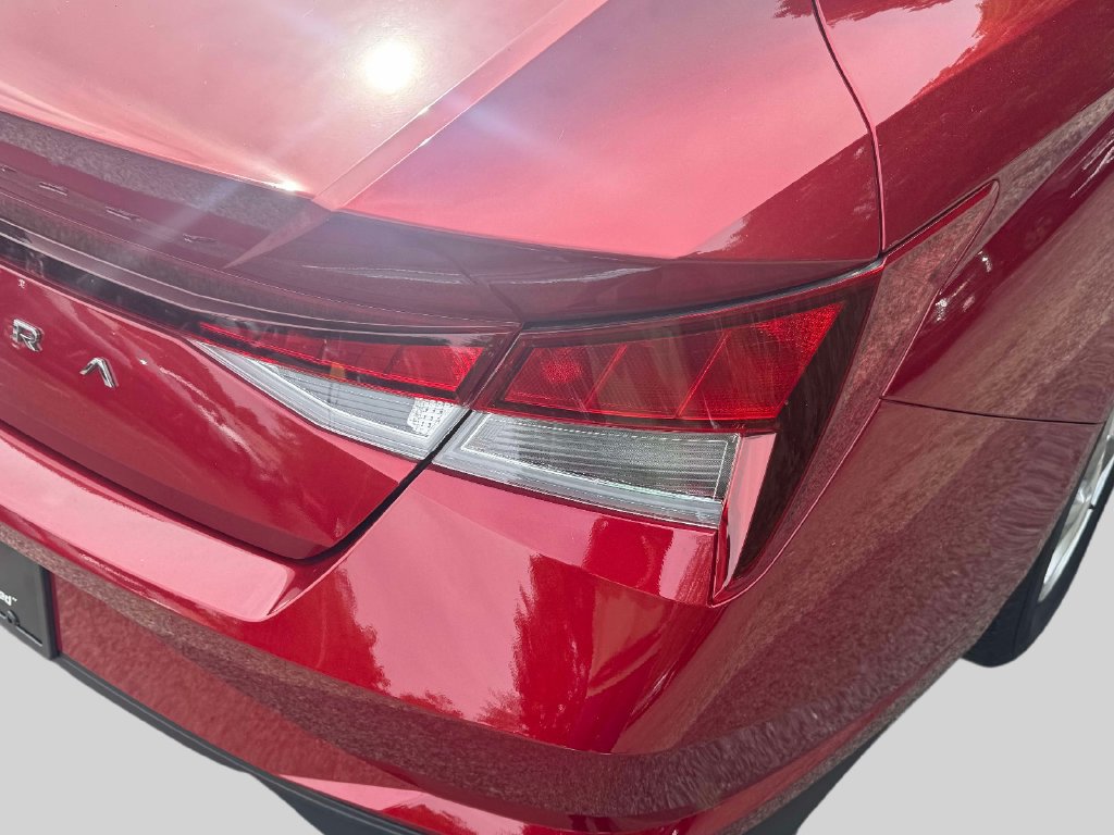 Used 2023 Hyundai Elantra SE w/ Cargo Package FWD image 9