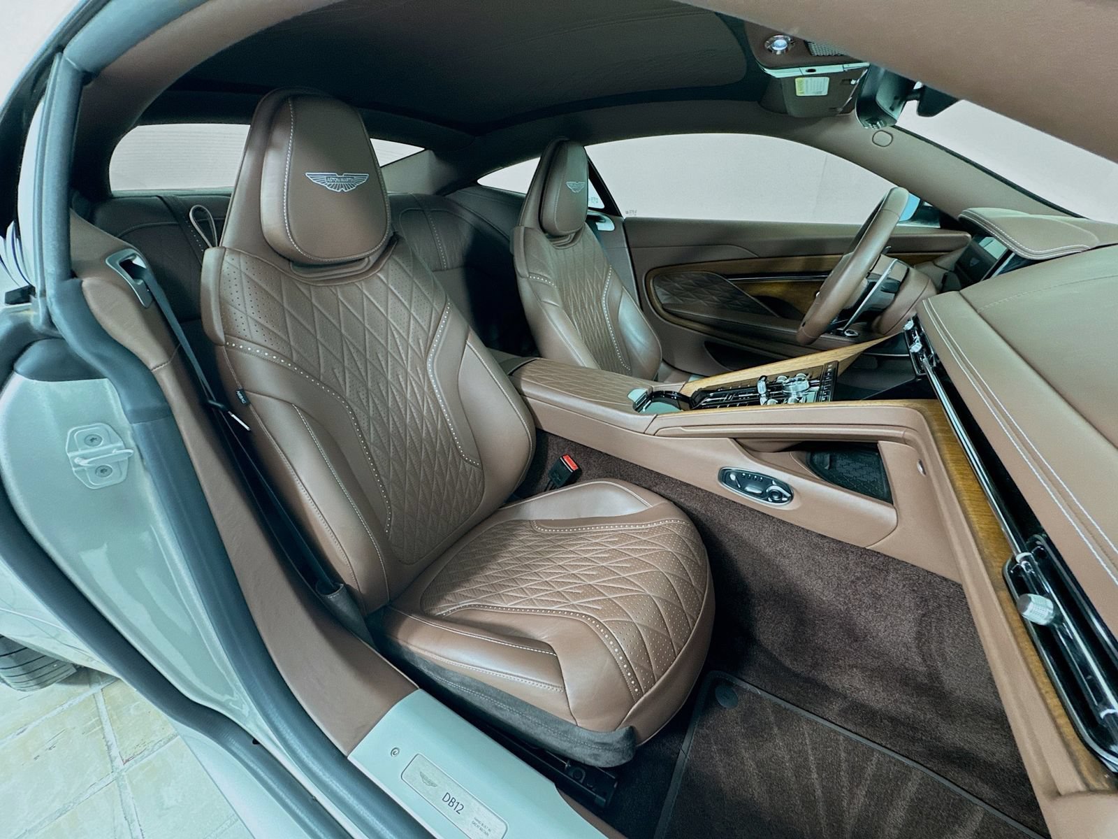 Used 2024 Aston Martin DB12 Coupe RWD image 24