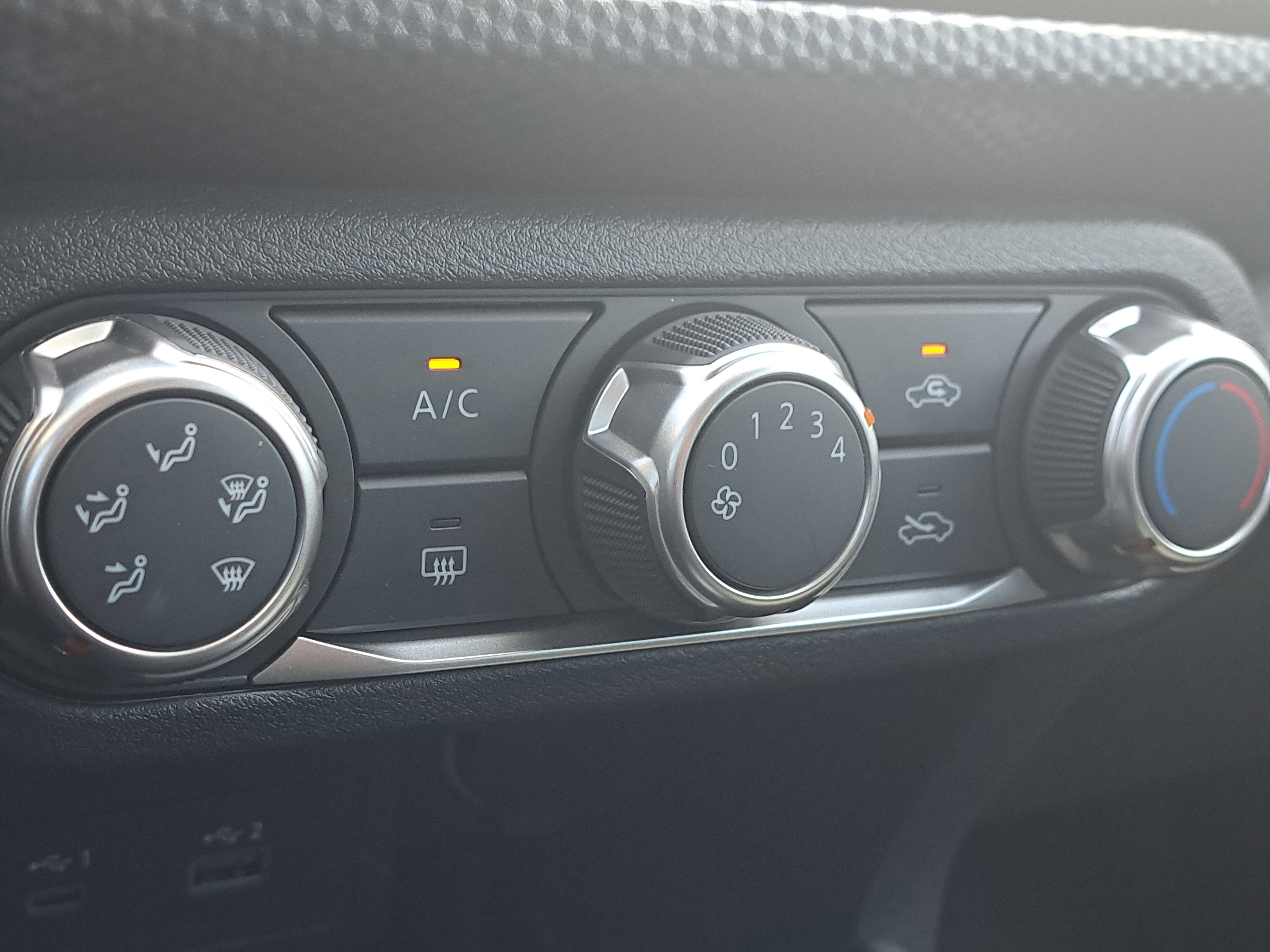 Certified 2023 Nissan Kicks SV image 29