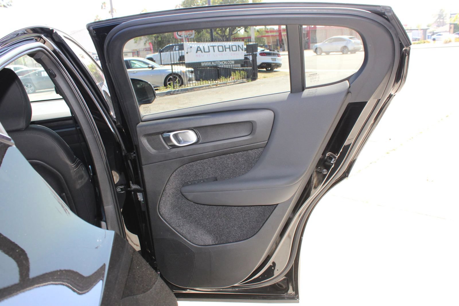 Used 2023 Volvo C40 P8 Recharge Plus w/ Protection Package Premier AWD/4WD image 5