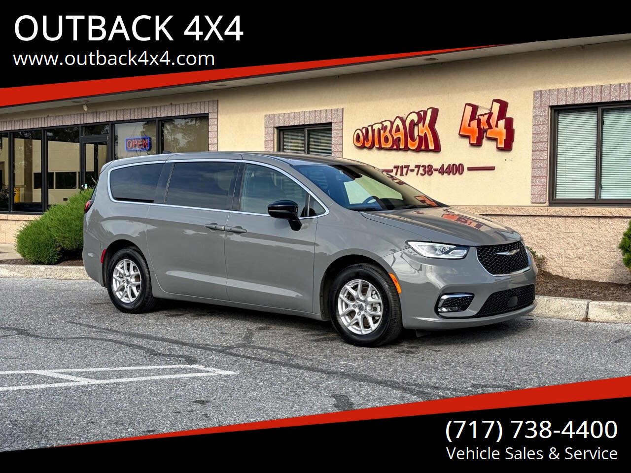 Used 2025 Chrysler Pacifica Select image 1