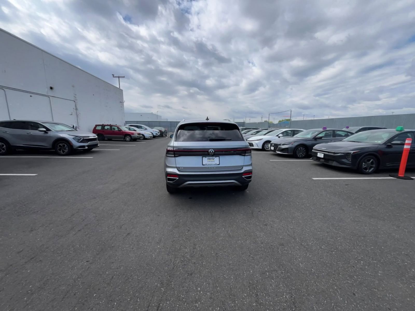 Used 2025 Volkswagen Taos SE FWD image 16