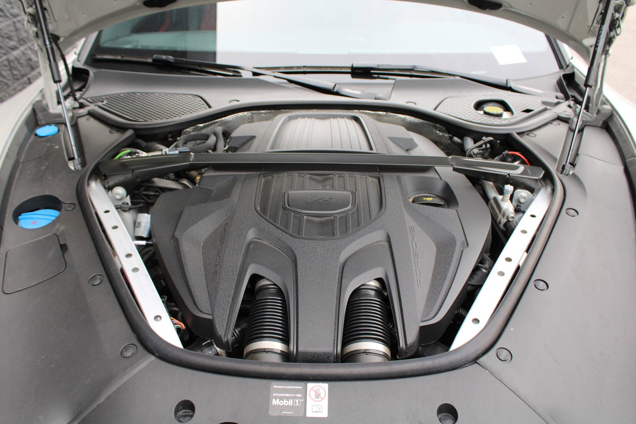 Certified 2025 Porsche Panamera 4 image 27