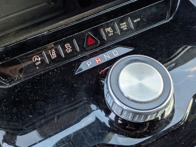 Used 2024 Jeep Wagoneer L Series II RWD image 18