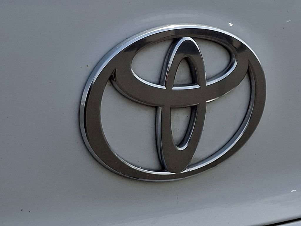 Used 2025 Toyota Camry SE w/ Convenience Package FWD image 30