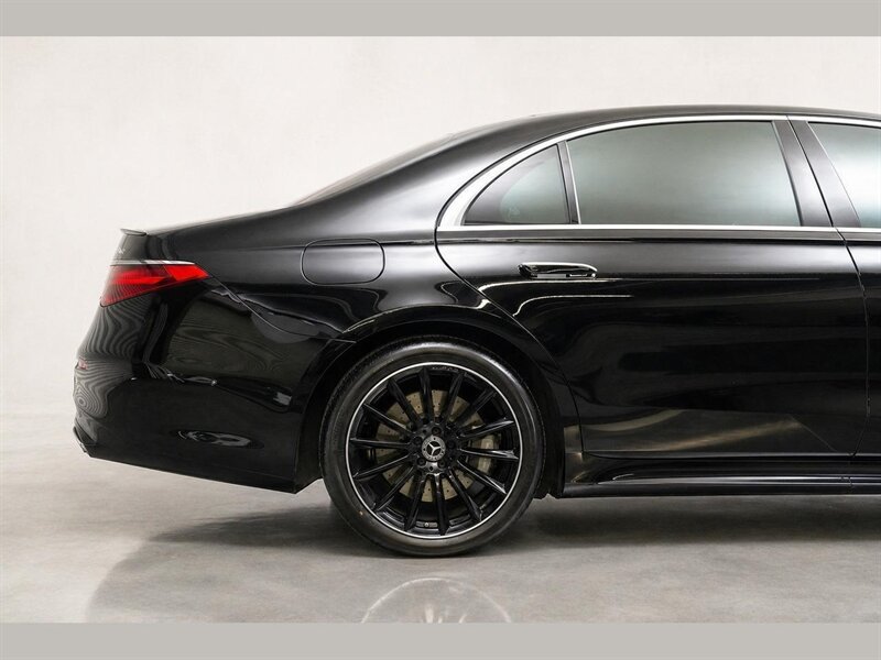 Used 2022 Mercedes-Benz S 500 4MATIC w/ AMG Line Package image 9