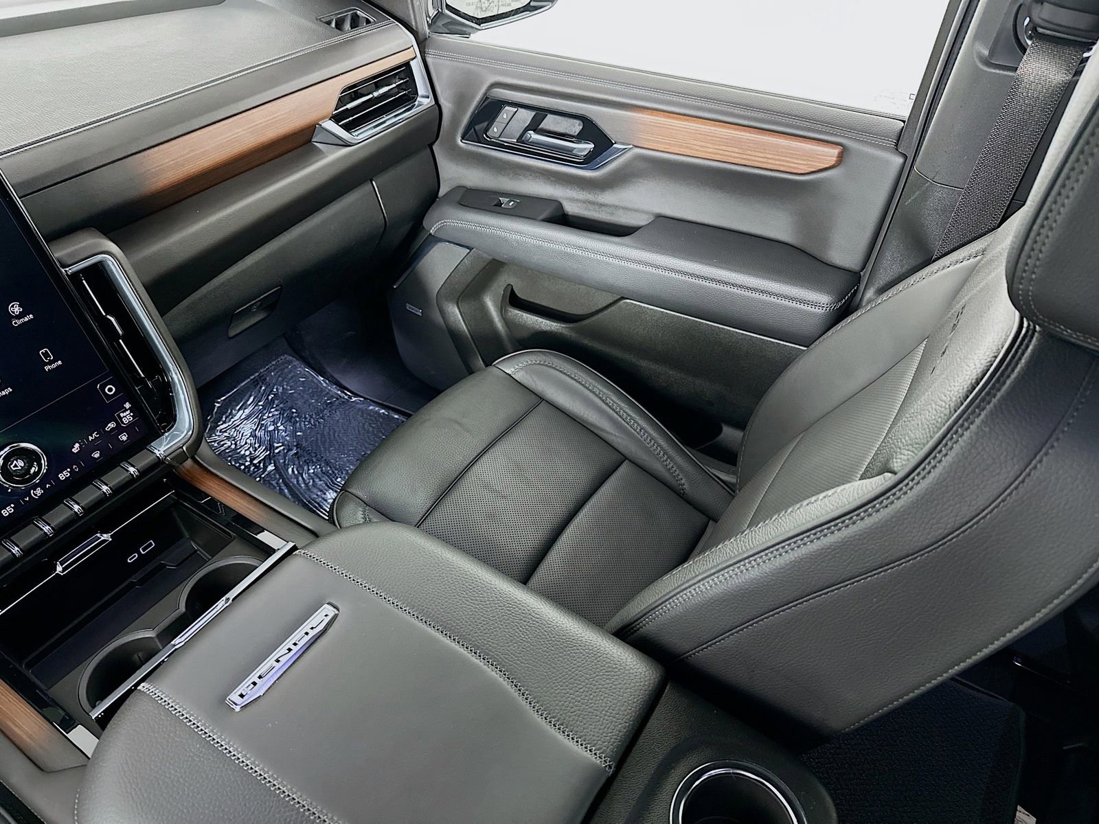 Used 2025 GMC Yukon Denali image 25