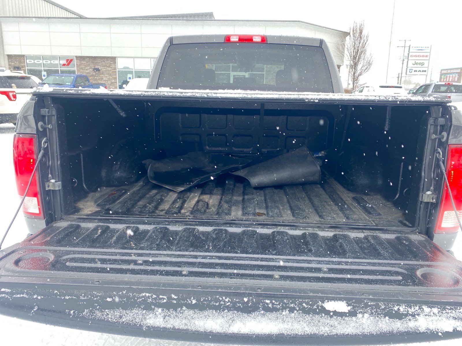 Used 2017 RAM 1500 Express w/ Express Value Package image 16