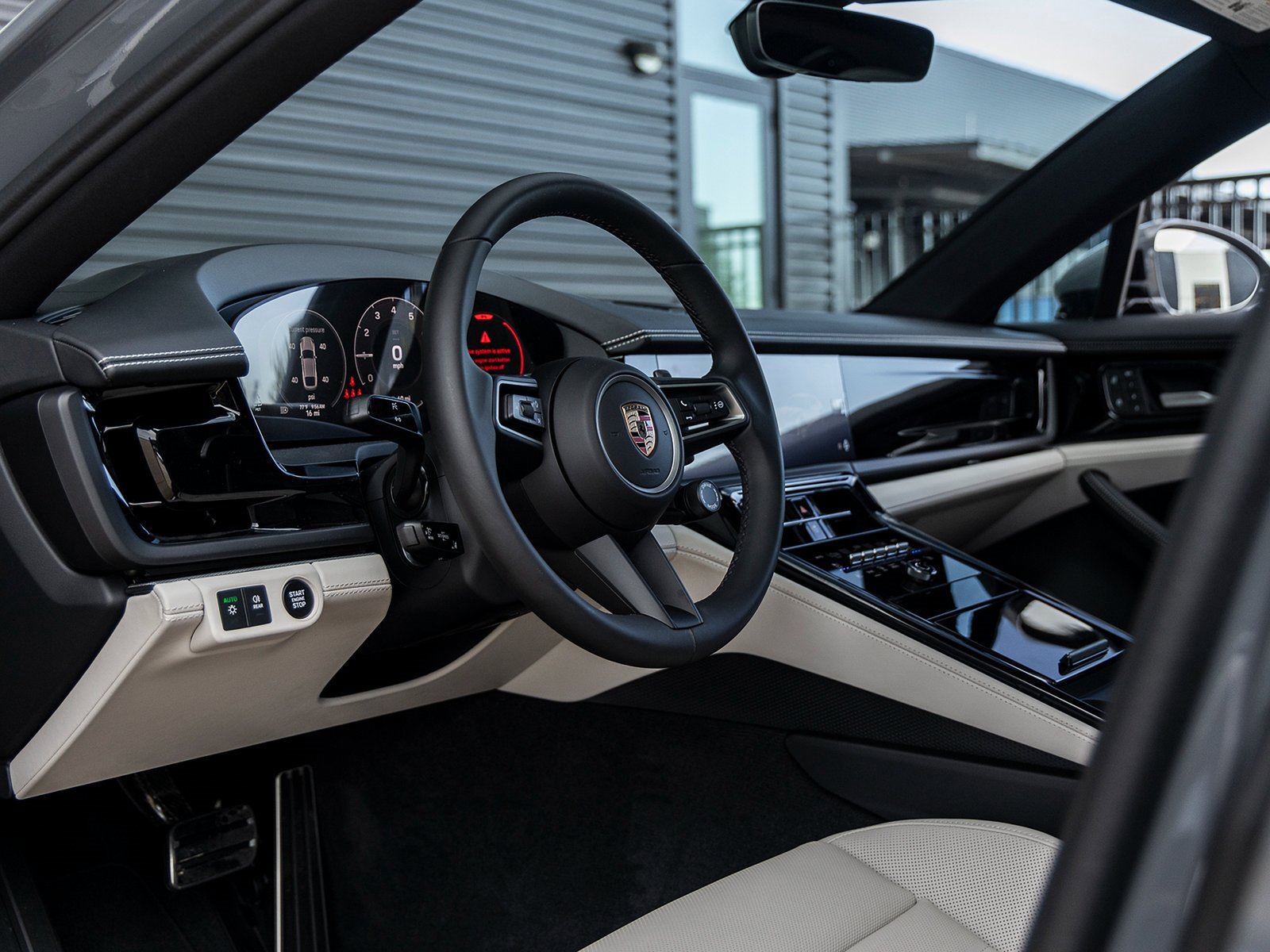 Certified 2025 Porsche Panamera 4 image 4