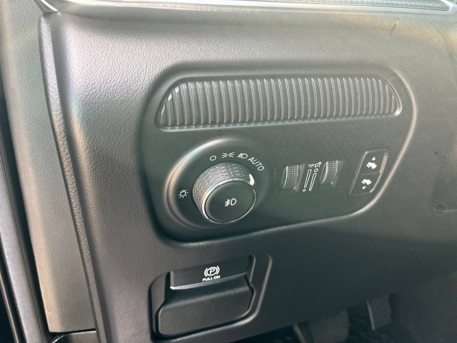 Used 2022 Jeep Grand Wagoneer Series II AWD/4WD image 15