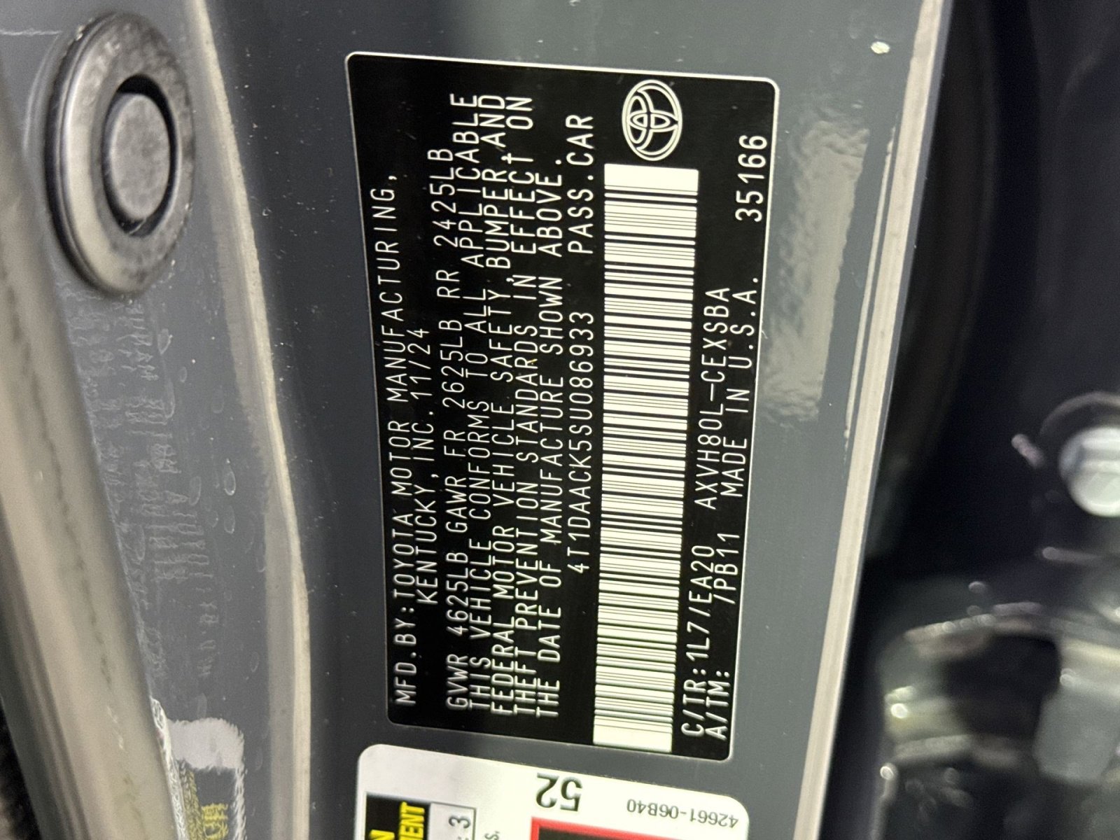 Used 2025 Toyota Camry SE w/ Convenience Package image 32