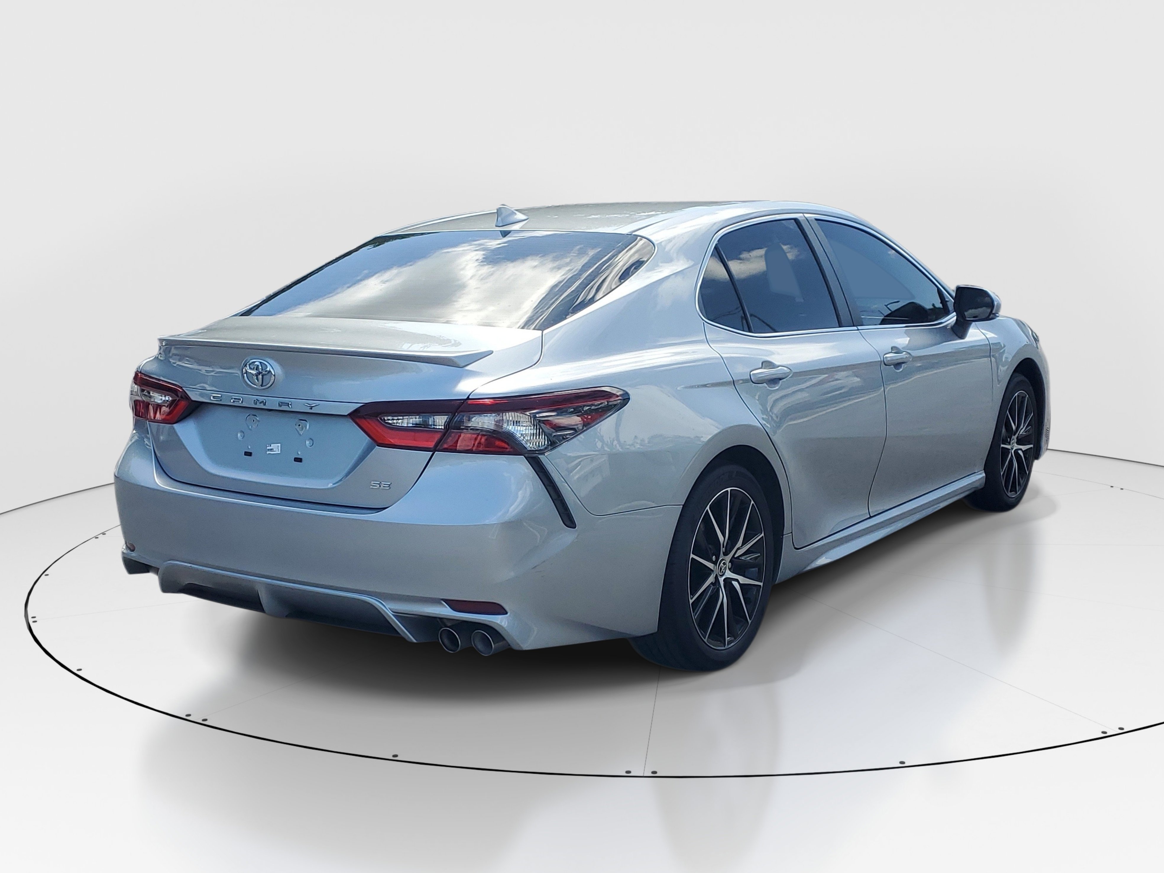 Used 2024 Toyota Camry SE w/ Convenience Package FWD image 7