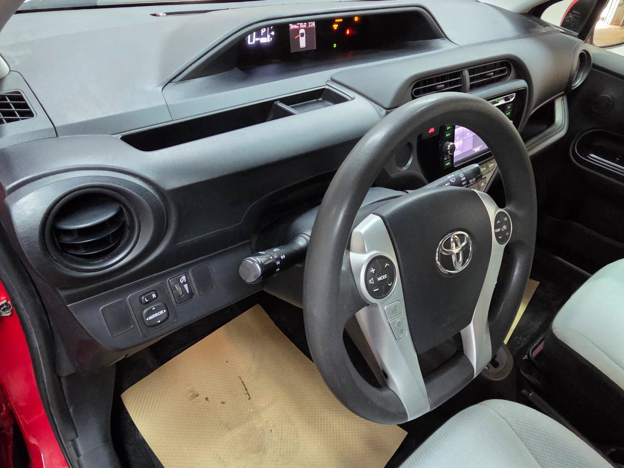 Used 2015 Toyota Prius C One FWD image 17