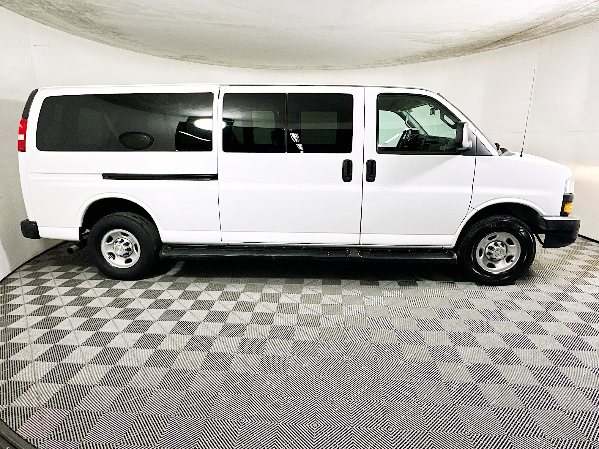 Used 2023 Chevrolet Express 3500 LS RWD image 2
