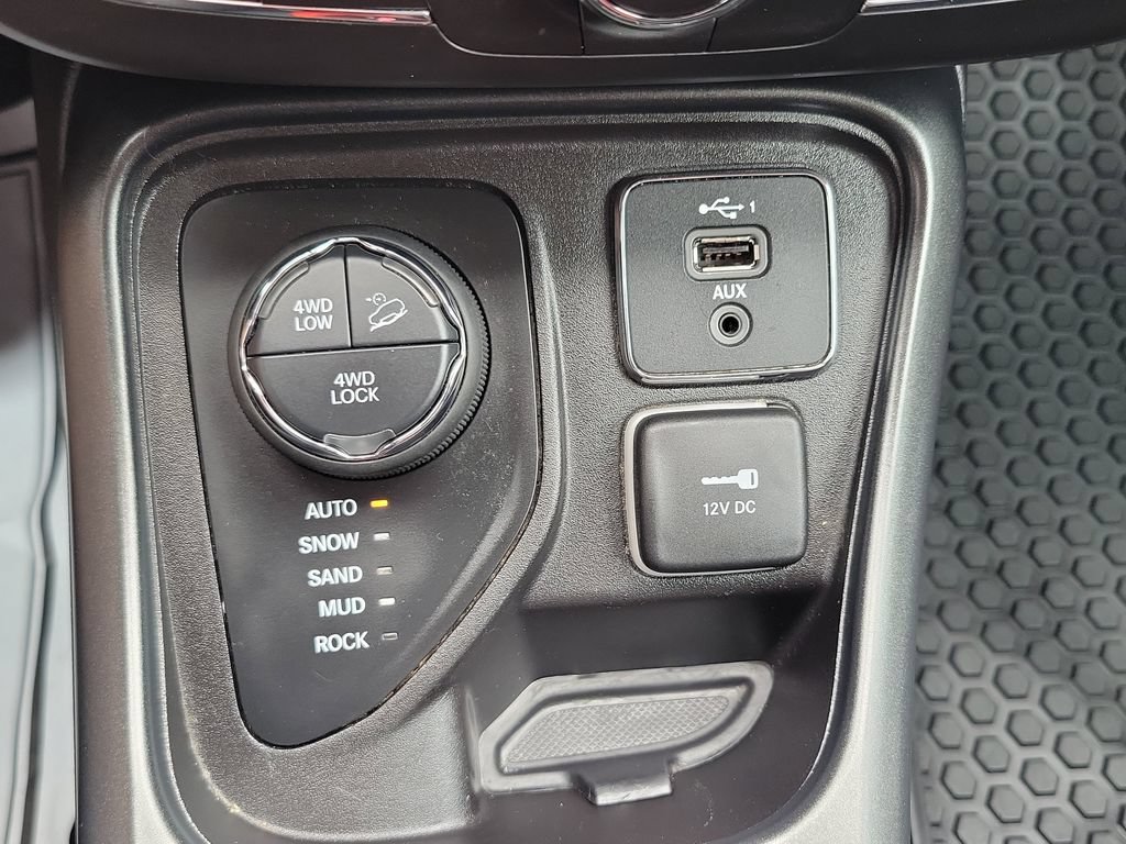 Used 2020 Jeep Compass Trailhawk AWD/4WD image 18