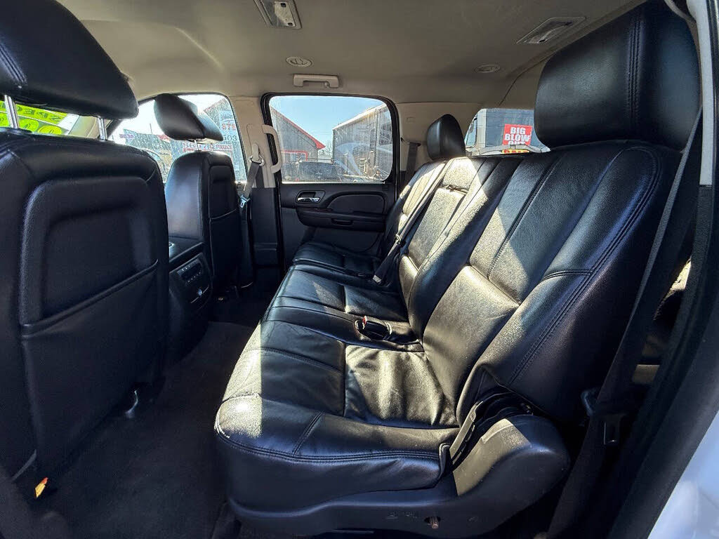 Used 2014 Chevrolet Suburban LT image 21