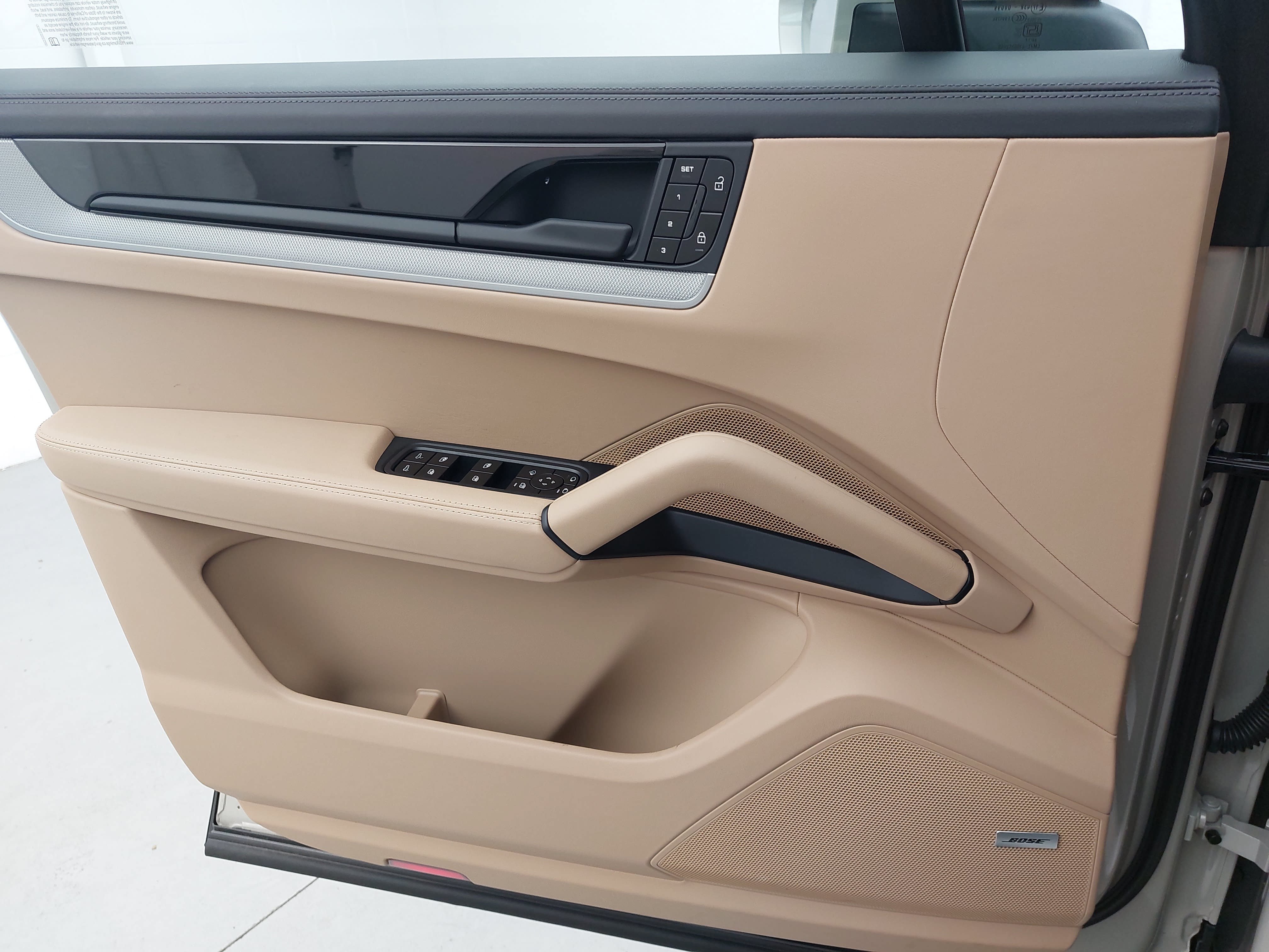 Certified 2026 Porsche Cayenne AWD/4WD image 29