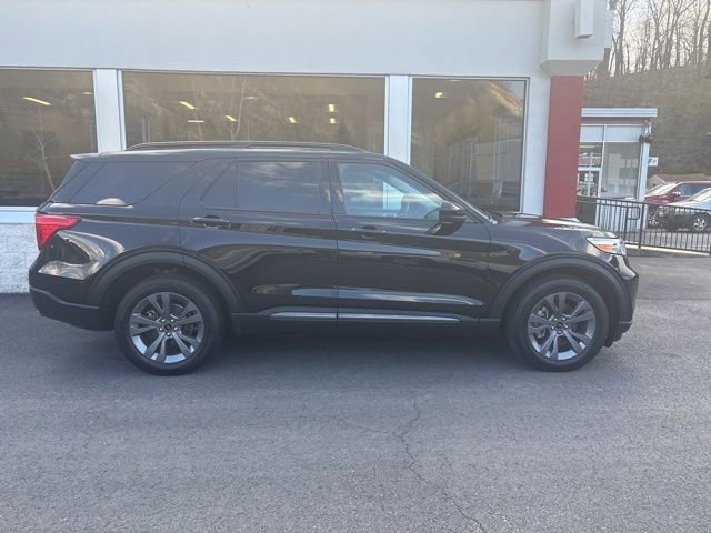 Used 2023 Ford Explorer XLT w/ Equipment Group 202A AWD/4WD image 4