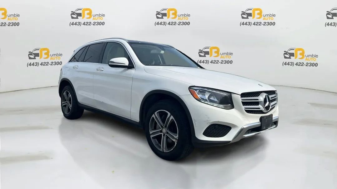 Used 2017 Mercedes-Benz GLC 300 4MATIC image 3
