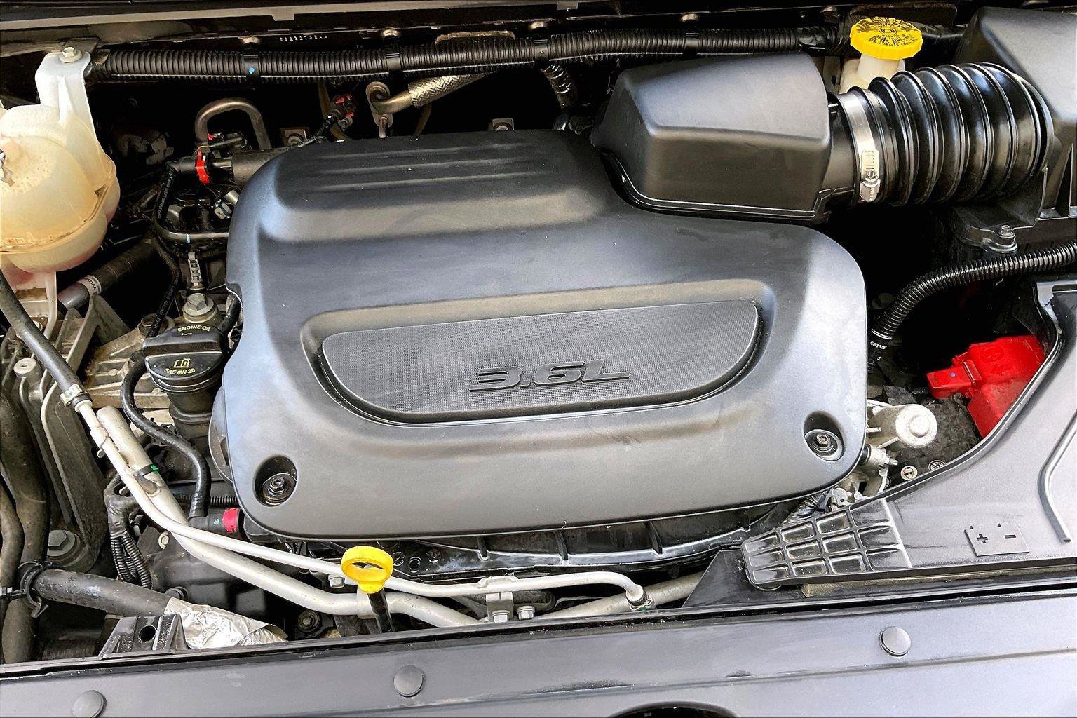 Used 2021 Chrysler Pacifica Touring-L w/ S Appearance Package FWD image 10