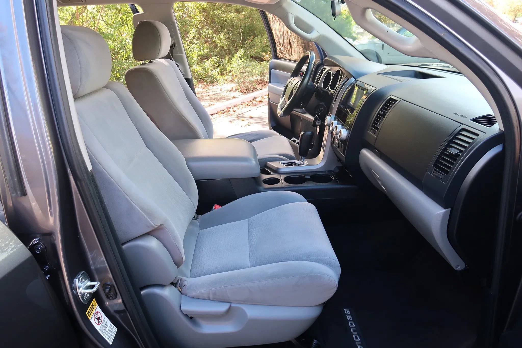 Used 2014 Toyota Sequoia SR5 AWD/4WD image 21