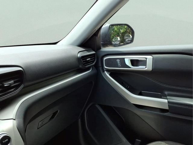 Used 2024 Ford Explorer XLT AWD/4WD image 29