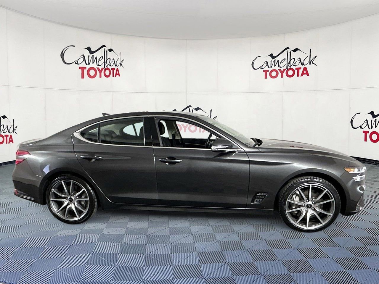 Used 2025 Genesis G70 2.5T image 8