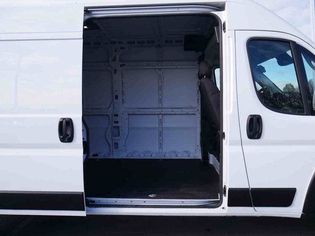 Used 2025 RAM ProMaster 2500 w/ Convenience Group image 18