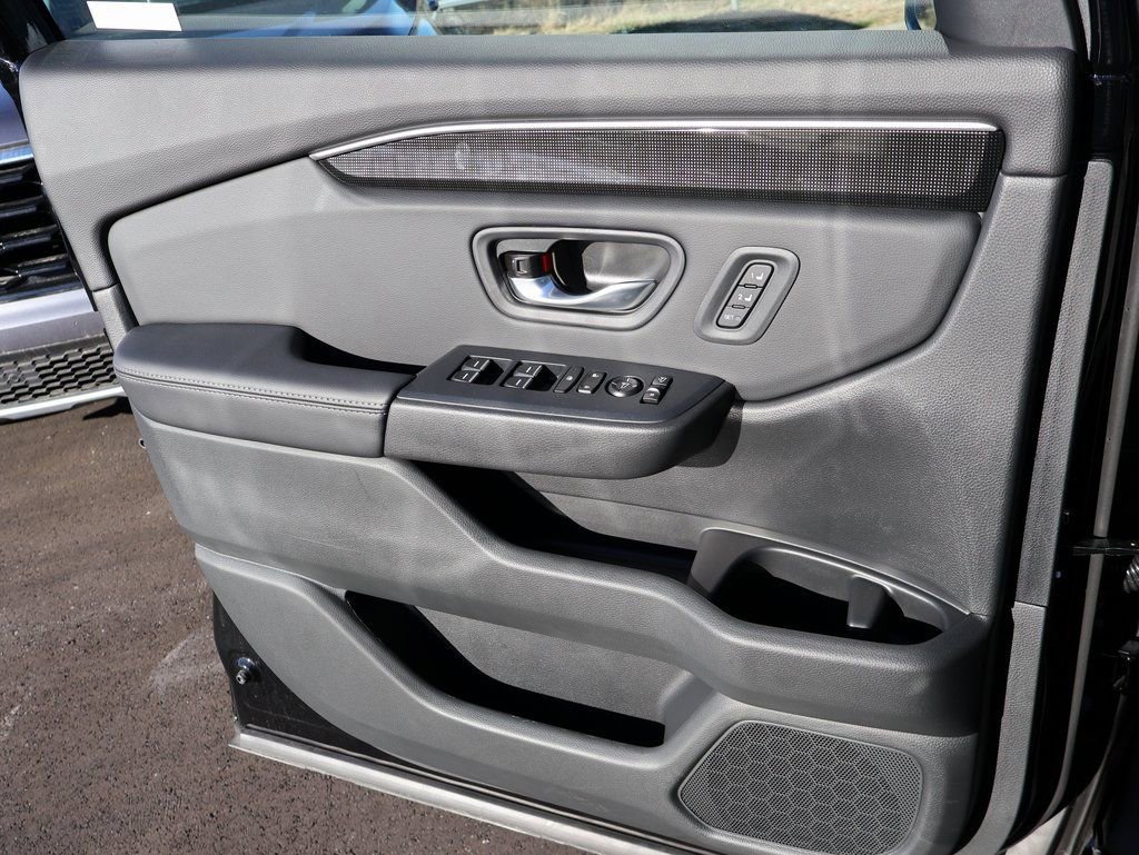 Certified 2025 Honda Pilot Elite image 32