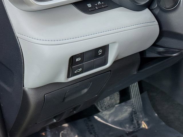 Used 2024 Toyota Highlander XLE image 10