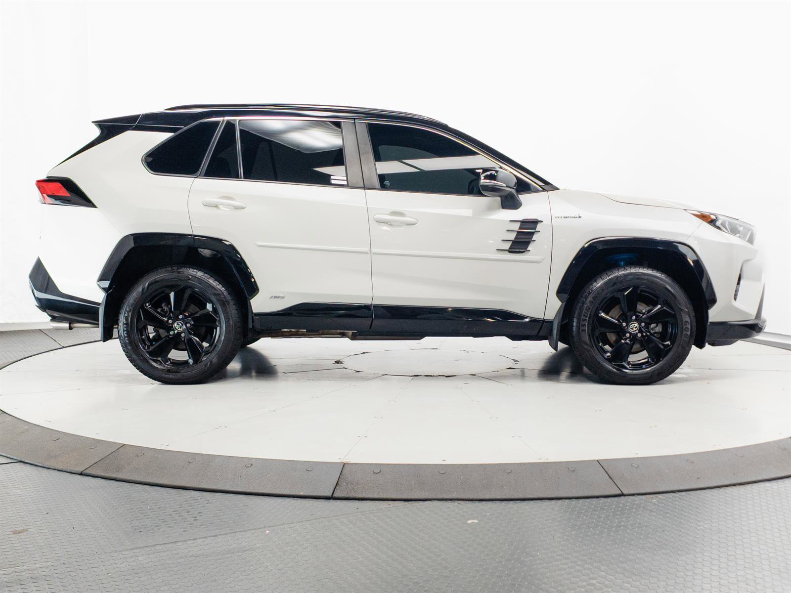 Used 2019 Toyota RAV4 XSE w/ XSE Weather Package AWD/4WD image 13