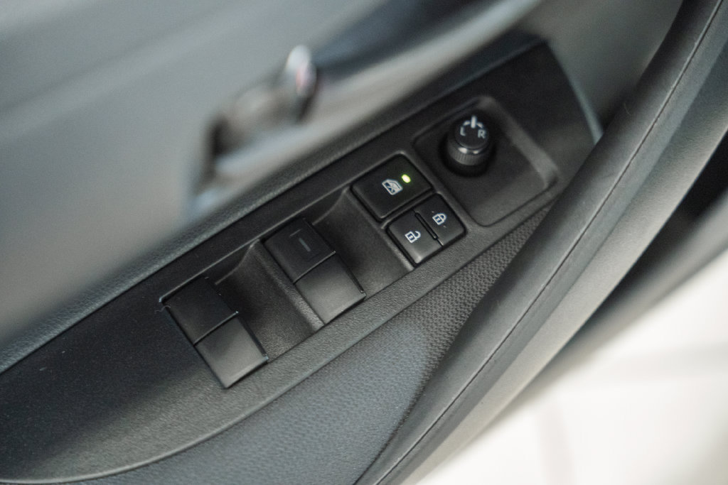 Used 2023 Toyota Corolla LE w/ Carpet Mat Package (TMS) FWD image 28