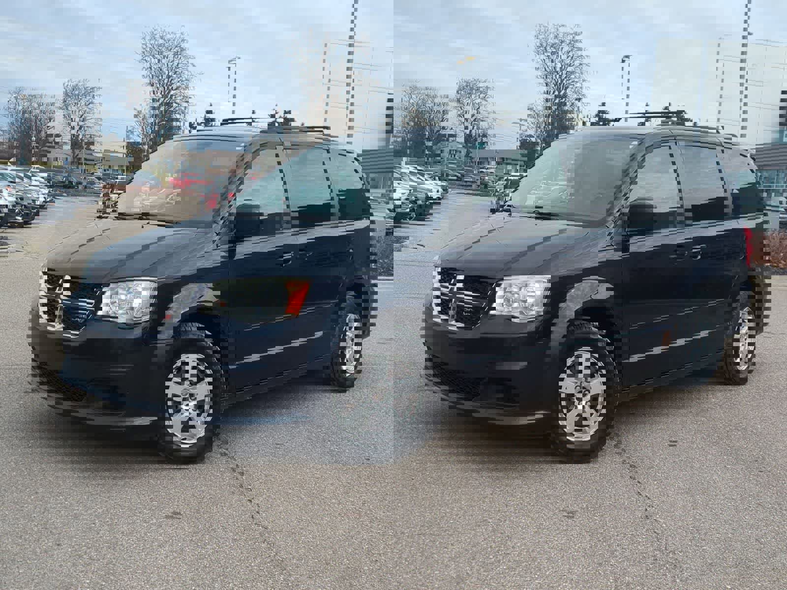 Used 2013 Dodge Grand Caravan SXT image 1