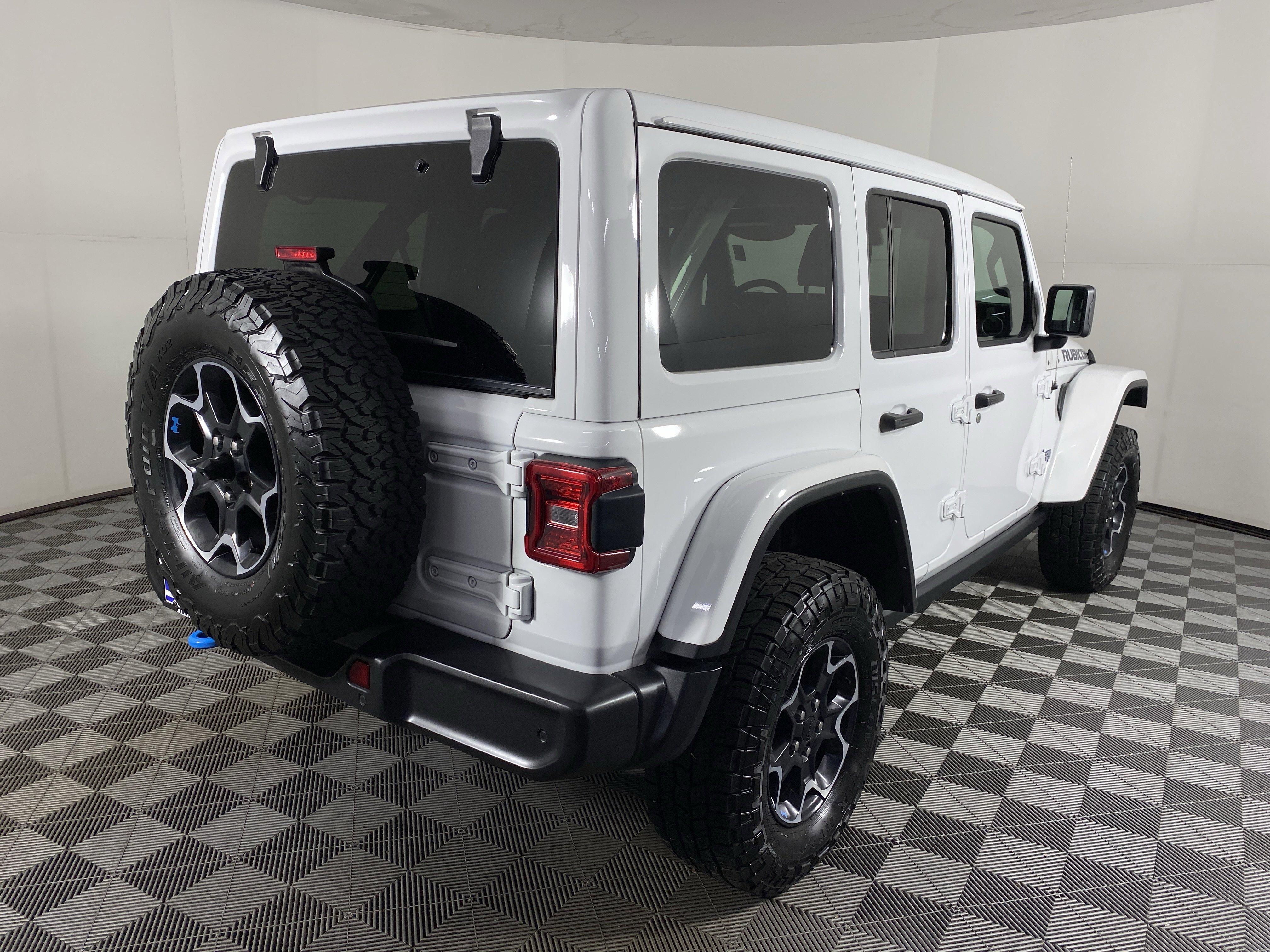 Used 2022 Jeep Wrangler Unlimited Rubicon 4xe w/ Cold Weather Group image 9