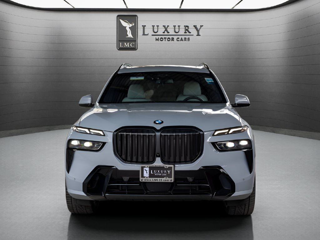 Used 2023 BMW X7 xDrive40i w/ Executive Package AWD/4WD image 3