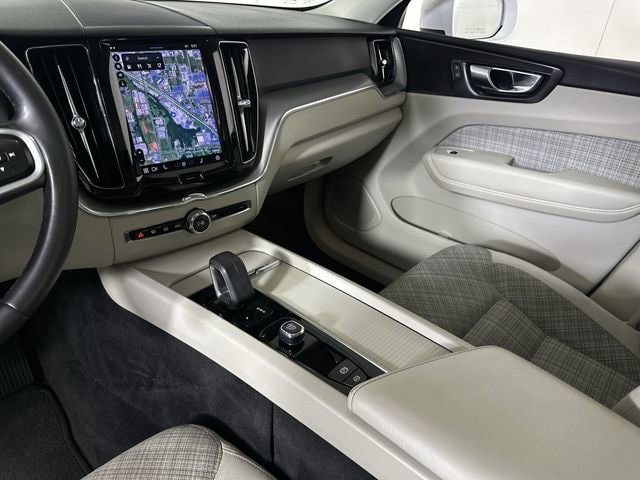 Used 2022 Volvo XC60 B5 Momentum AWD/4WD image 36