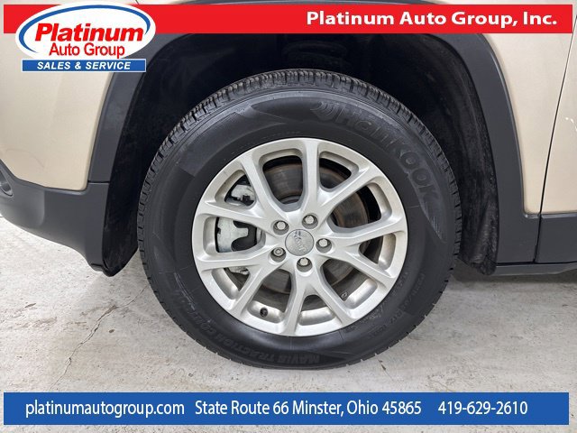Used 2015 Jeep Cherokee Latitude w/ Comfort/Convenience Group AWD/4WD image 48