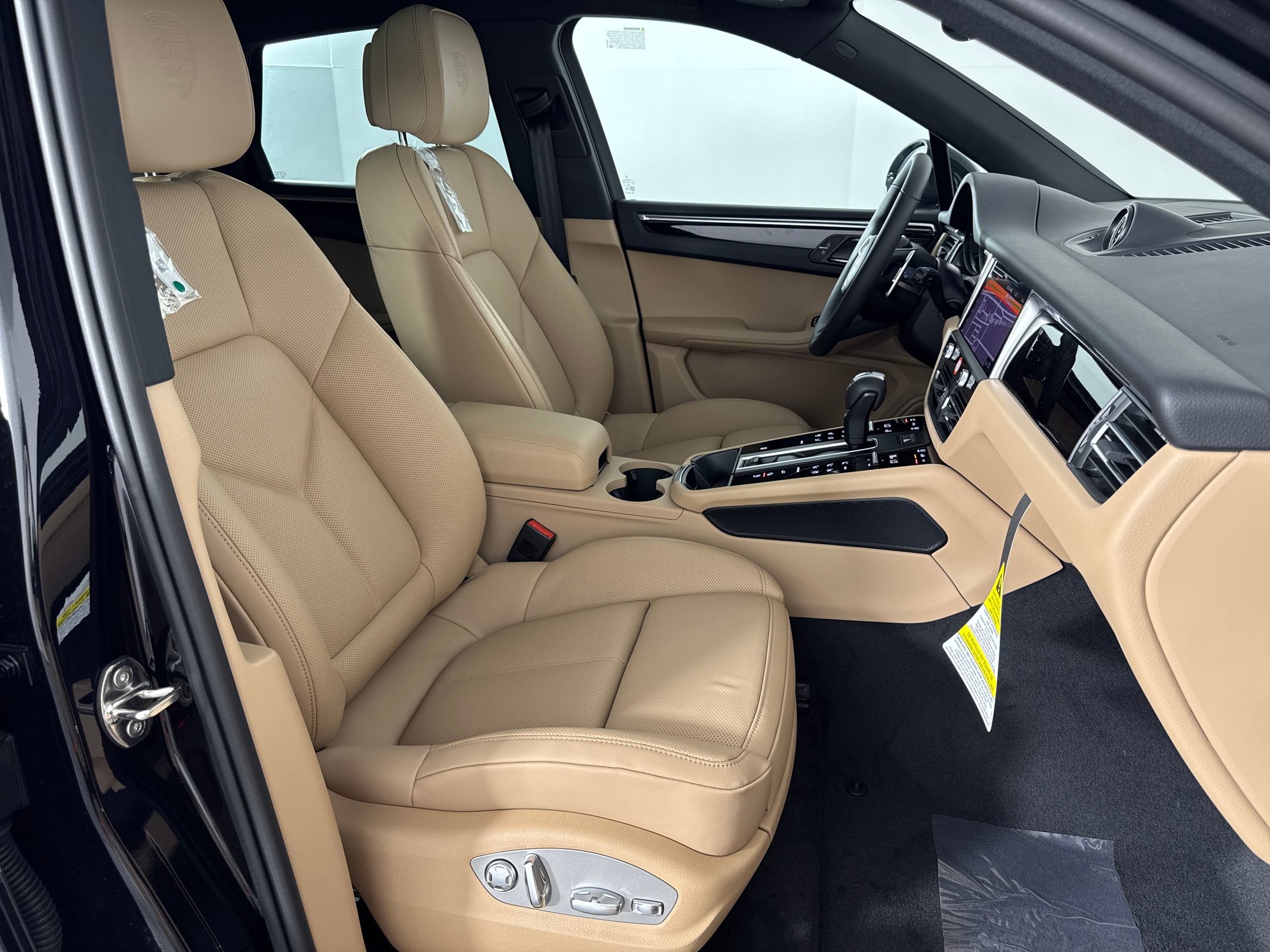 Certified 2026 Porsche Macan image 28