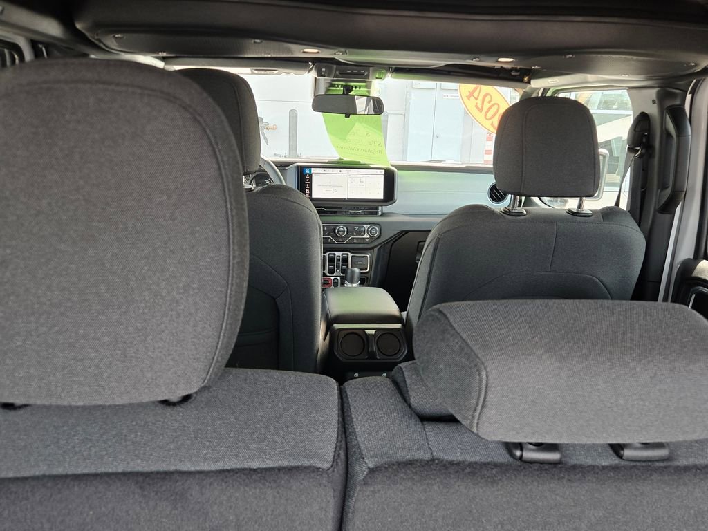 Used 2024 Jeep Wrangler Unlimited image 15