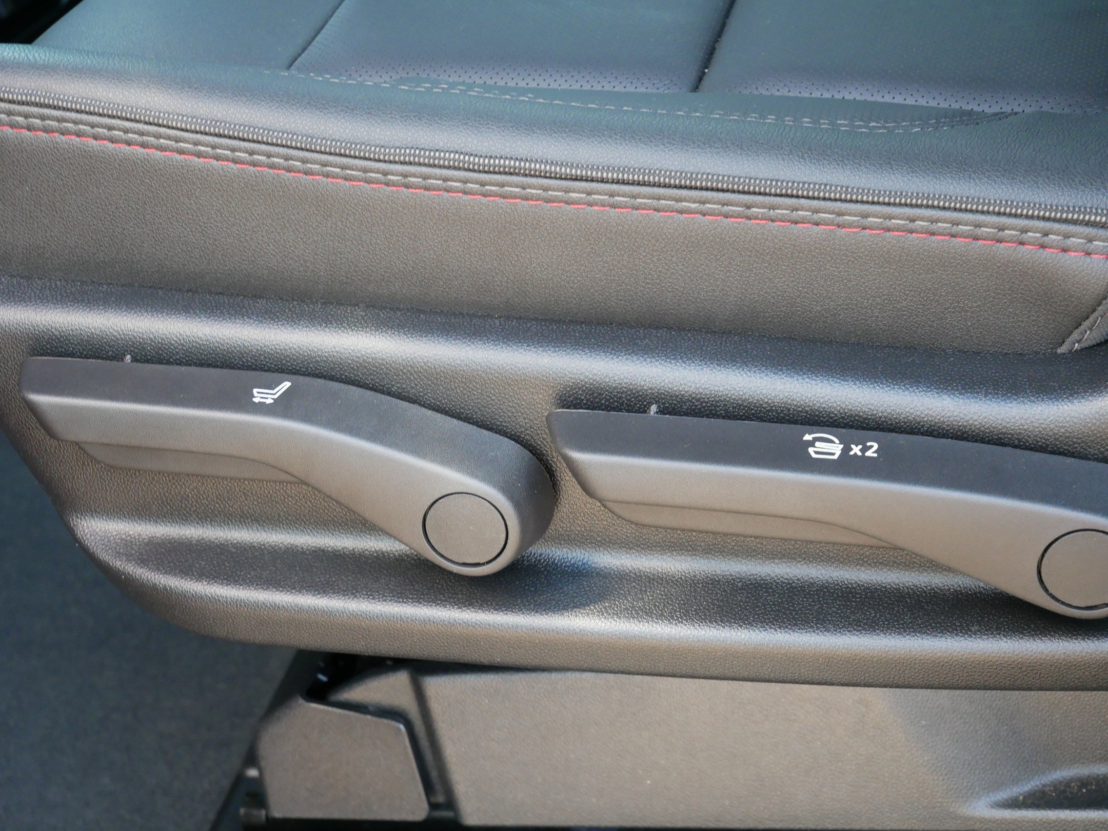 Used 2023 Chevrolet Suburban RST w/ Sport Performance Package image 19