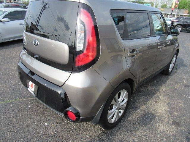 Used 2016 Kia Soul + FWD image 8