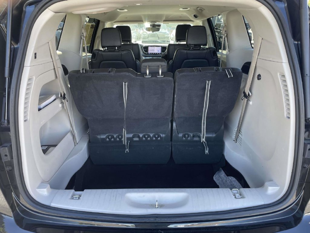 Certified 2023 Chrysler Pacifica Touring-L FWD image 44